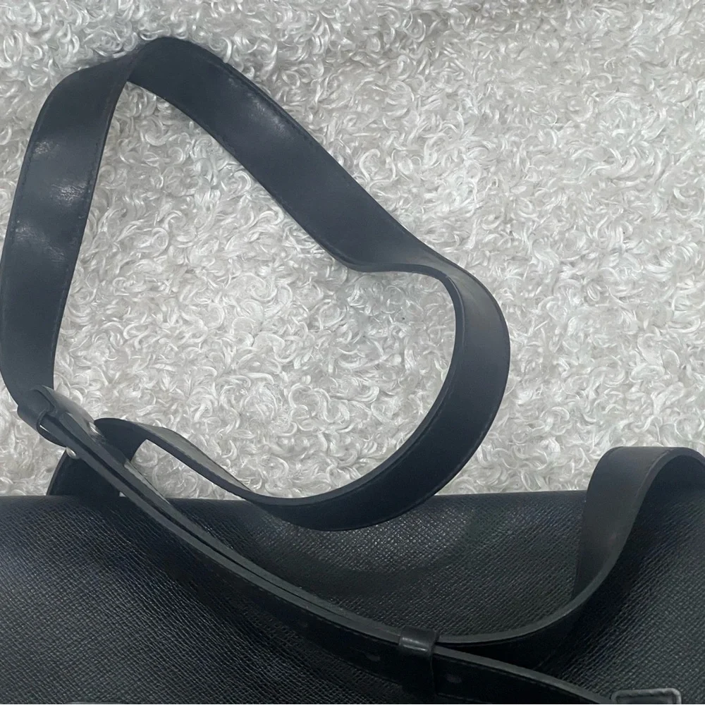 Louis Vuitton Black Fabric and Taiga Leather Saratov GM Messenger Bag